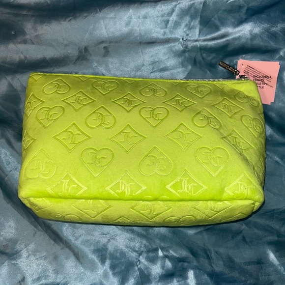 Cosmetic Bag 💚 - Picture 2 of 3
